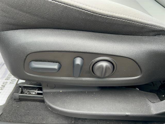 Used 2024 GMC Terrain SLE w/ Driver Convenience Package image 14