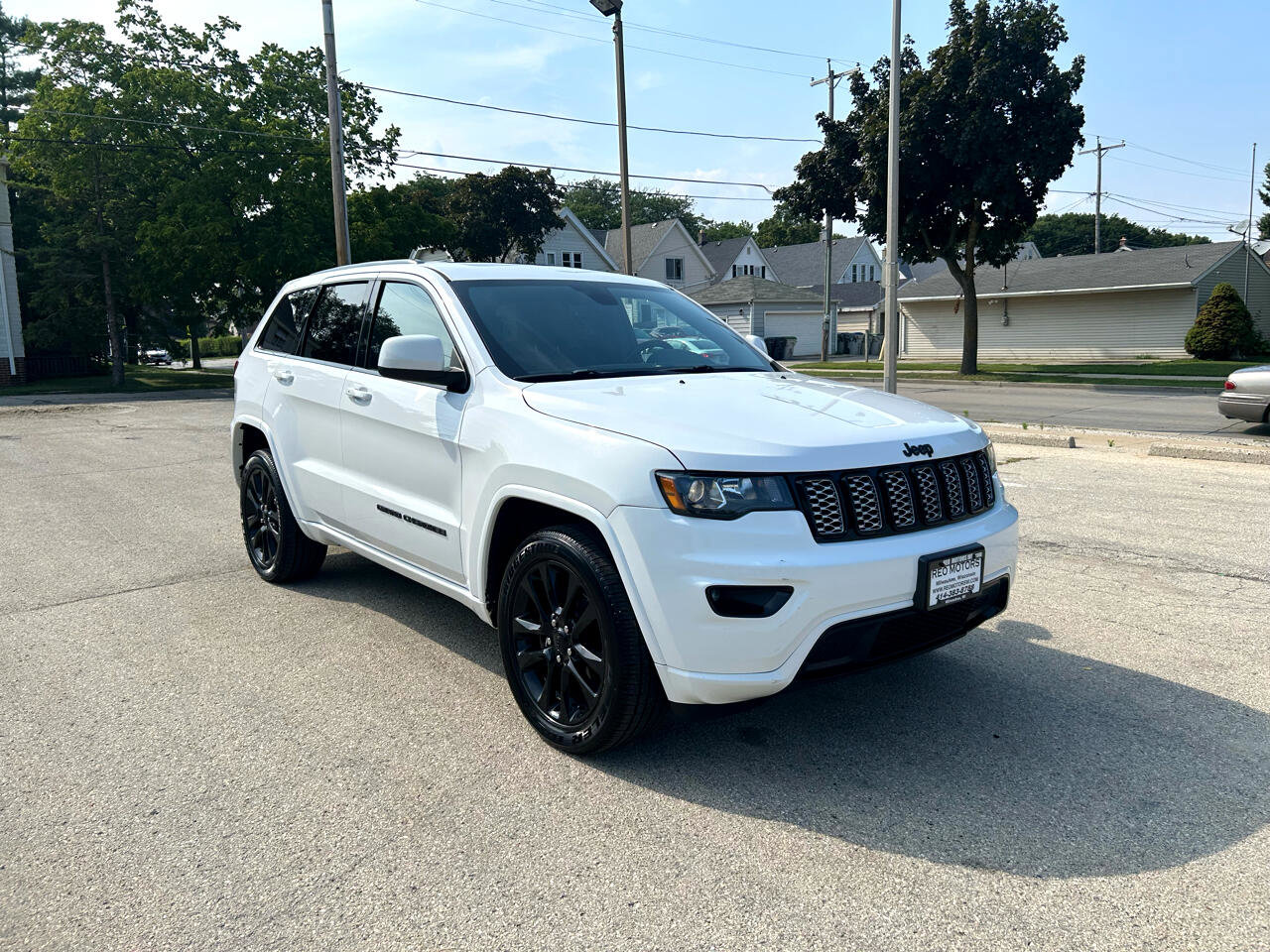 Used 2020 Jeep Grand Cherokee Altitude image 1