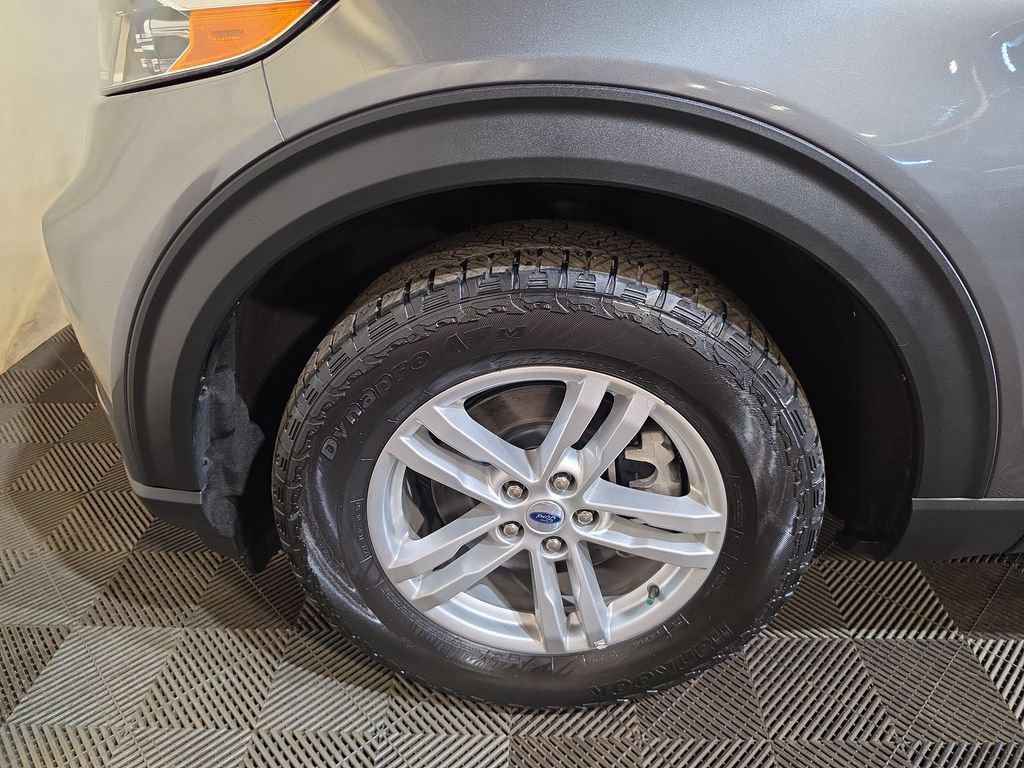 Used 2023 Ford Explorer XLT AWD/4WD image 18