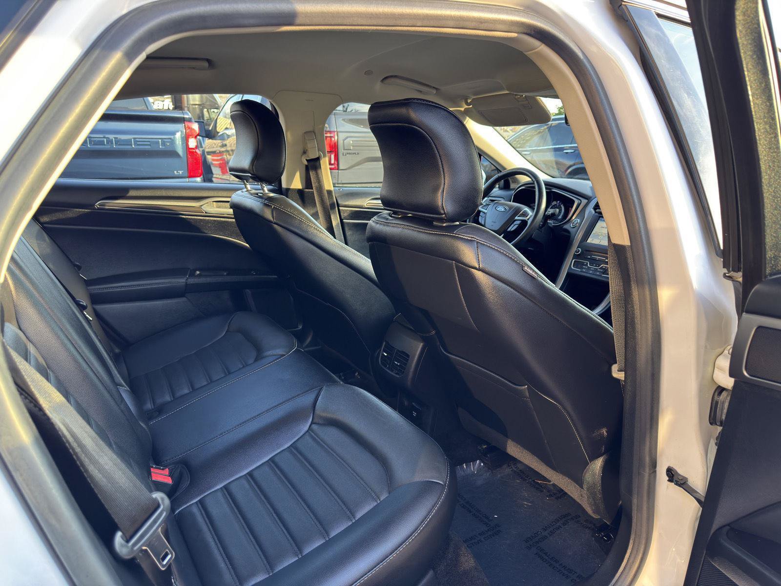 Used 2018 Ford Fusion SE w/ Equipment Group 602A FWD image 37