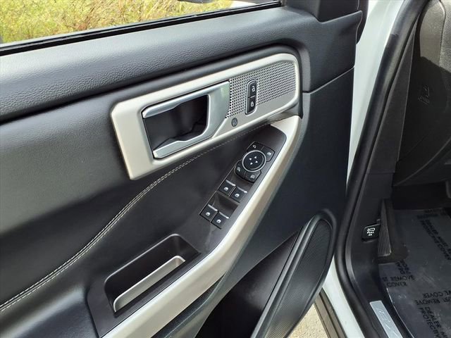 Used 2023 Ford Explorer Limited image 12