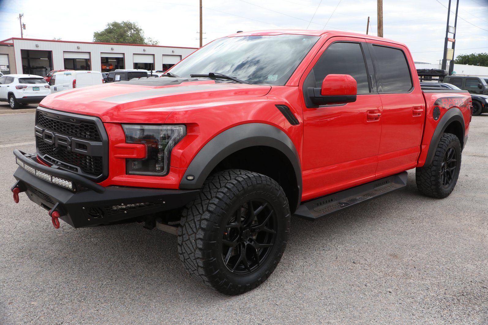 Used 2018 Ford F150 Raptor w/ Equipment Group 802A Luxury AWD/4WD image 3