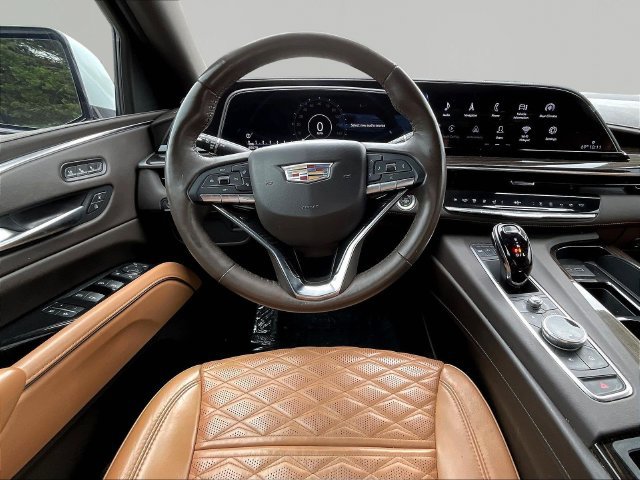 Used 2022 Cadillac Escalade Premium Luxury AWD/4WD image 10