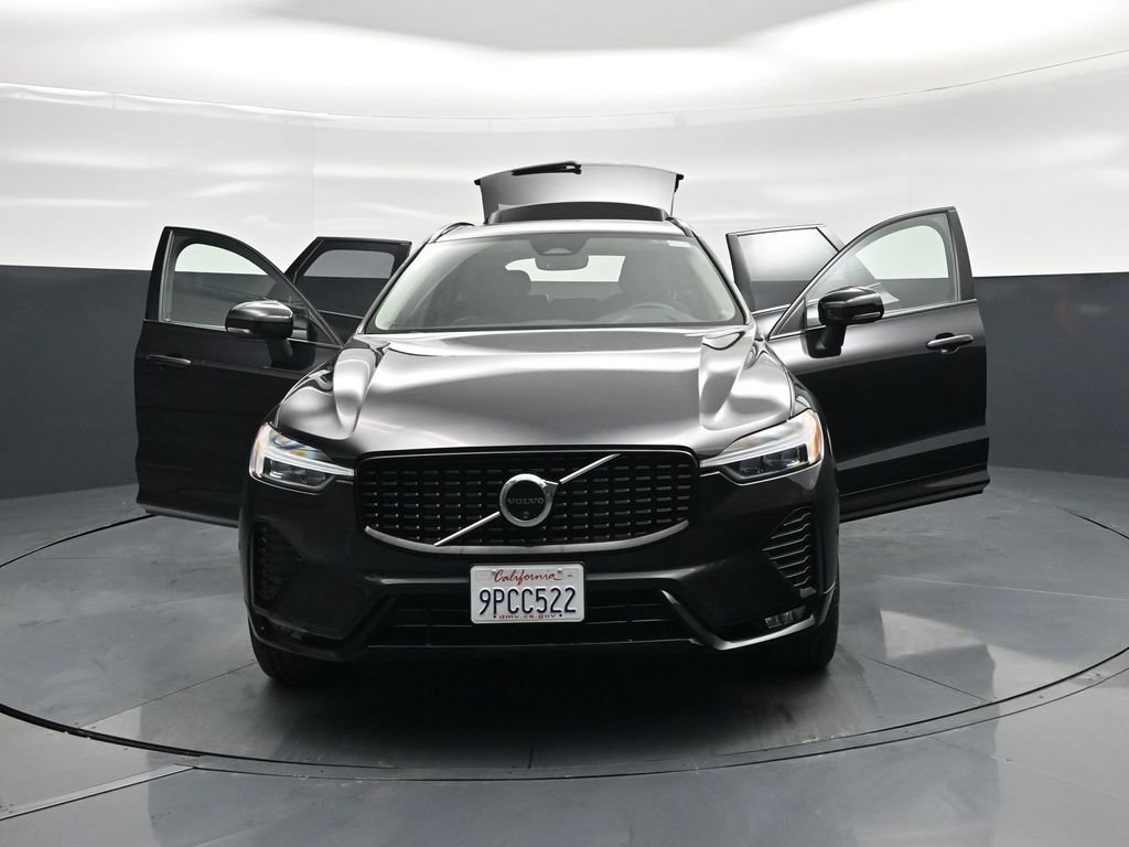 Used 2025 Volvo XC60 B5 Plus AWD/4WD image 33