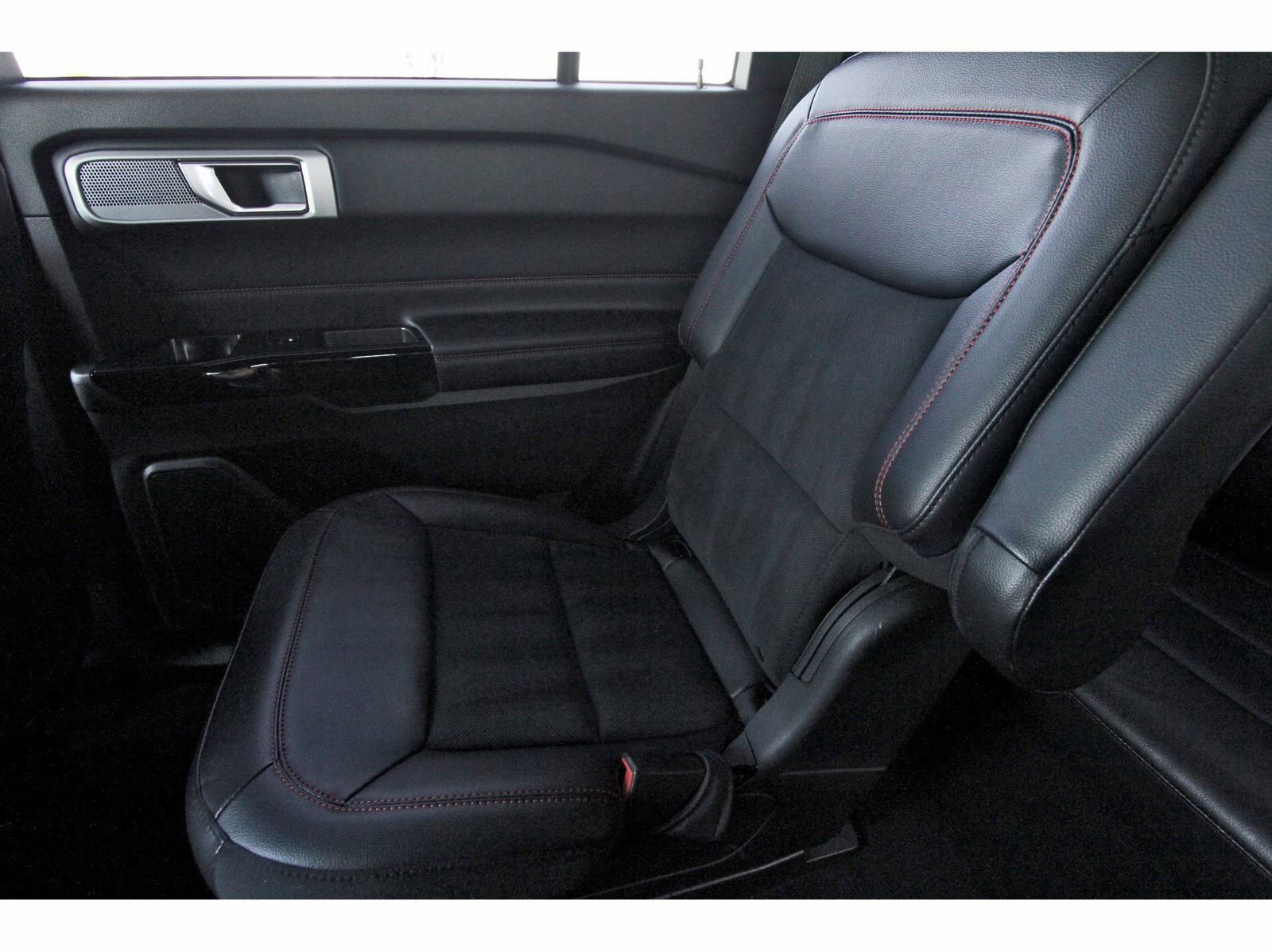 Used 2023 Ford Explorer ST-Line w/ Class IV Trailer Tow Package image 14