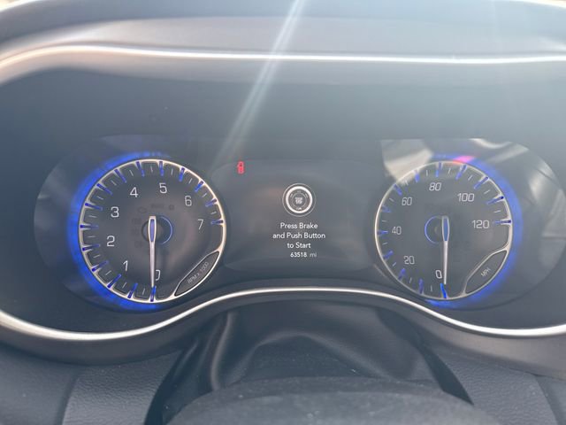 Used 2023 Chrysler Pacifica Touring-L image 21