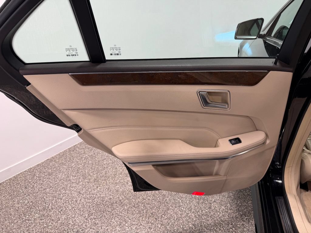 Used 2014 Mercedes-Benz E 350 4MATIC Sedan image 24