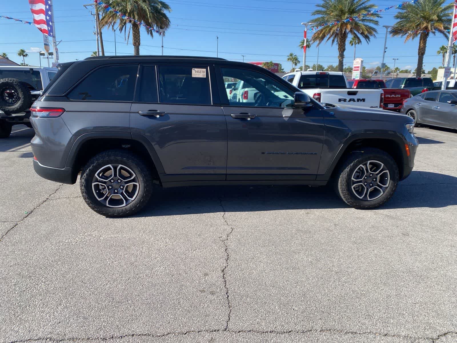 Used 2022 Jeep Grand Cherokee Trailhawk w/ Advanced Protech Group II AWD/4WD image 5