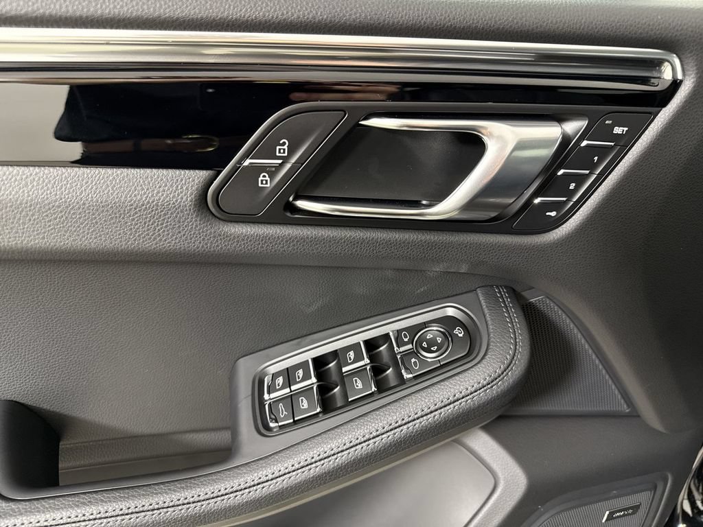 New 2026 Porsche Macan AWD/4WD image 34