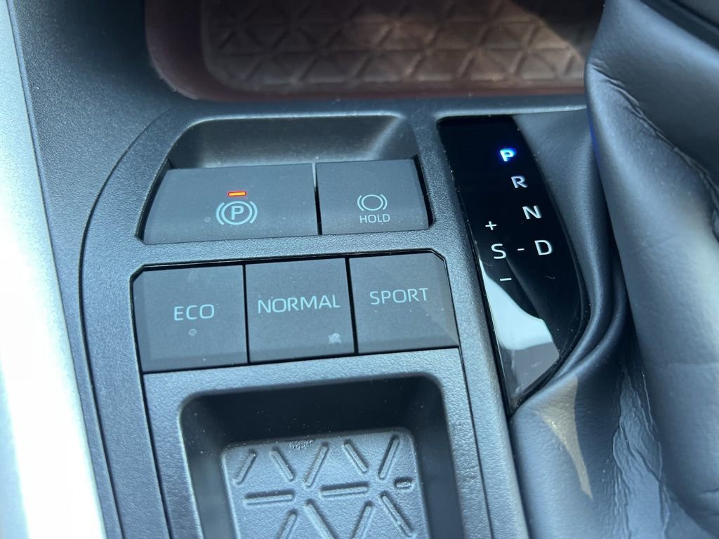 Used 2025 Toyota RAV4 Limited image 29
