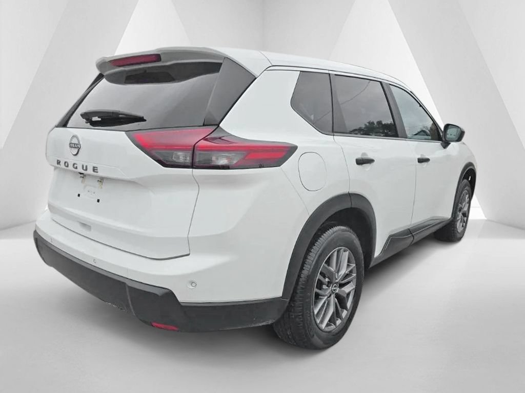 Used 2024 Nissan Rogue S FWD image 5