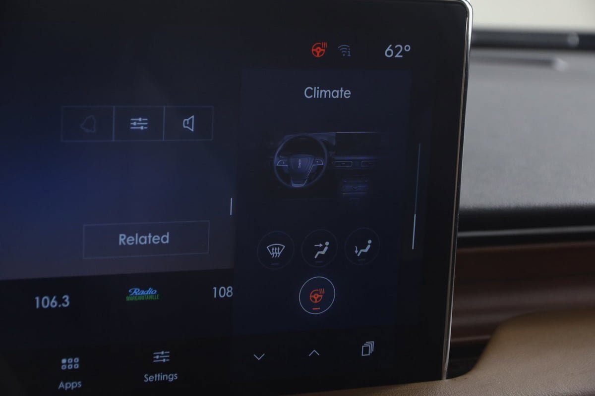 Used 2022 Lincoln Nautilus Reserve AWD/4WD image 32
