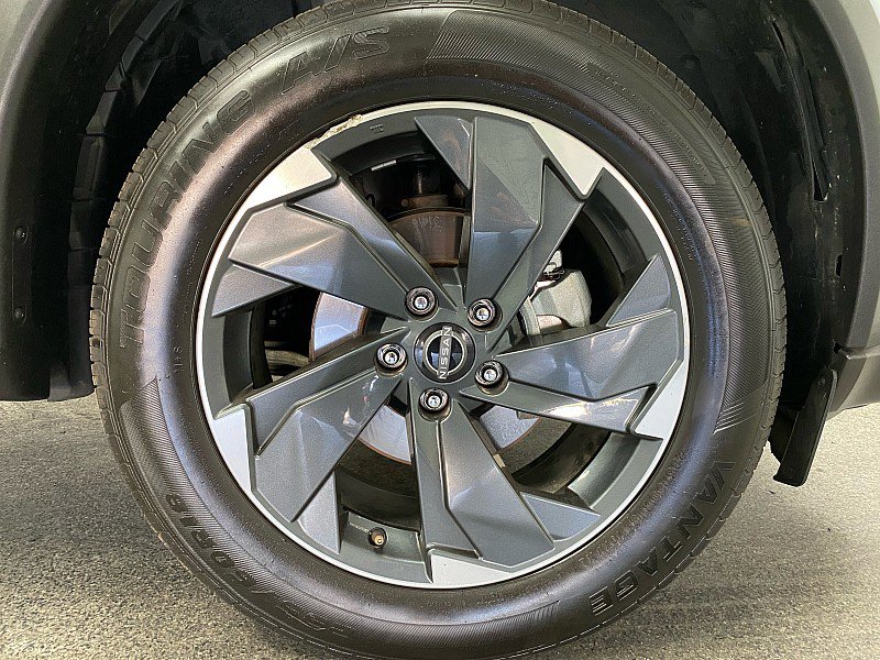 Used 2025 Nissan Rogue SV image 25