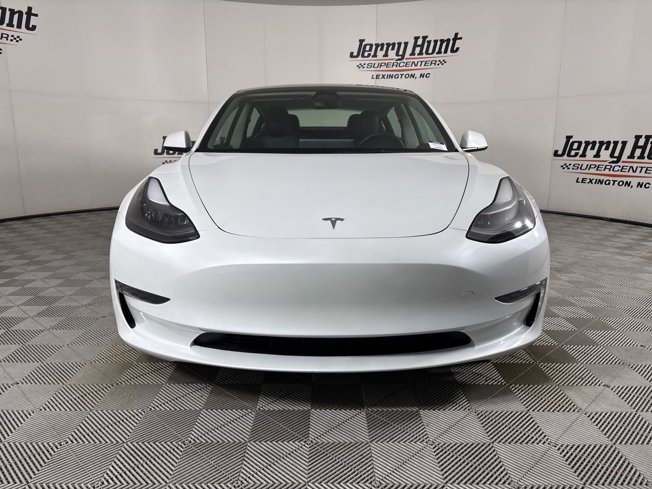 Used 2023 Tesla Model 3 Standard Range image 2