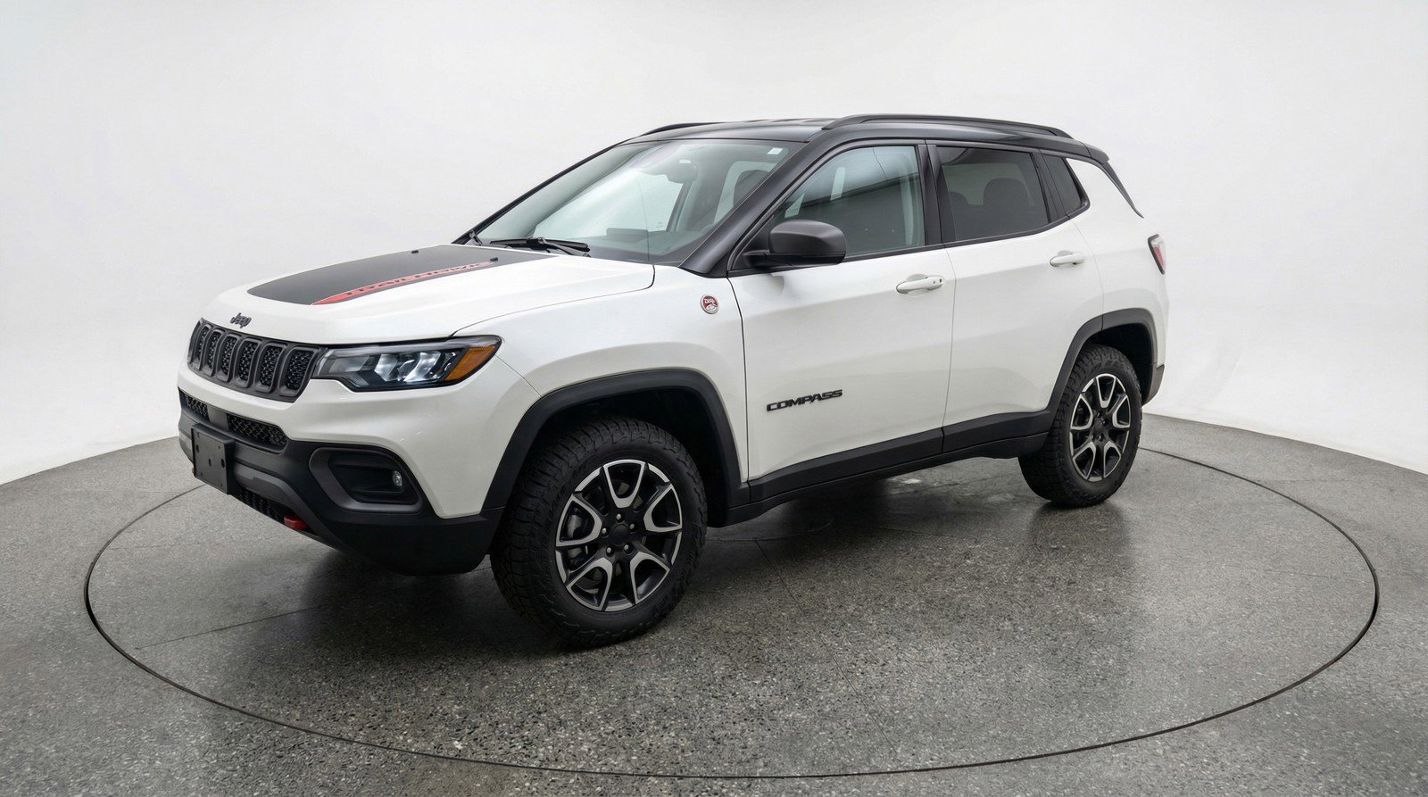 Used 2025 Jeep Compass Trailhawk AWD/4WD image 3