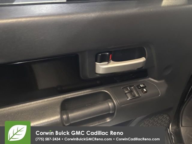 Used 2007 Toyota FJ Cruiser 4WD image 12