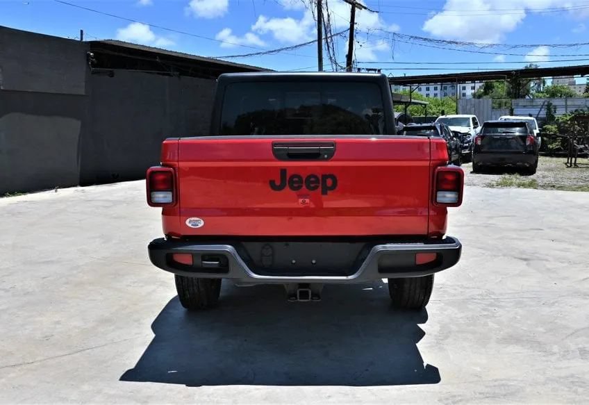 Used 2023 Jeep Gladiator Sport AWD/4WD image 4