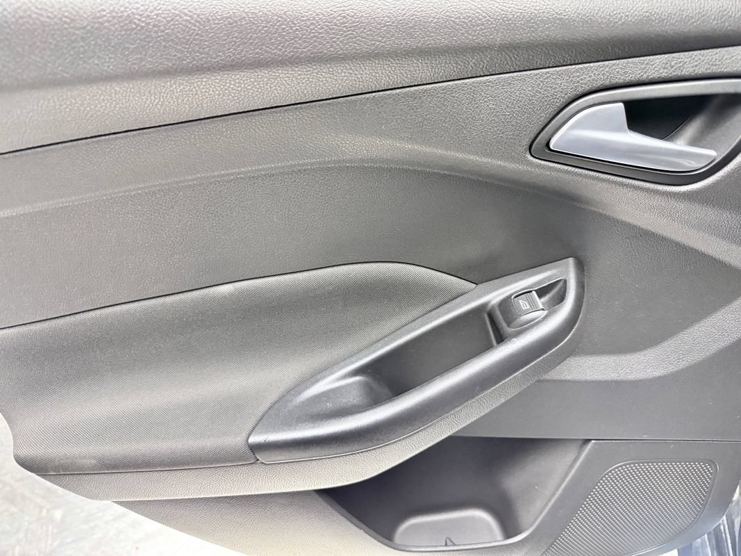 Used 2018 Ford Focus ST w/ Equipment Group 401A FWD image 17