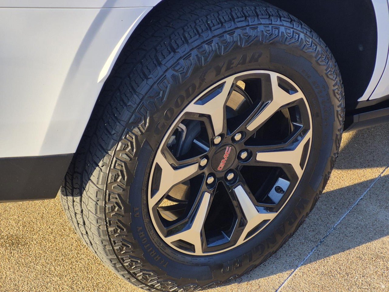 Certified 2026 GMC Yukon AT4 w/ AT4 Premium Package AWD/4WD image 7