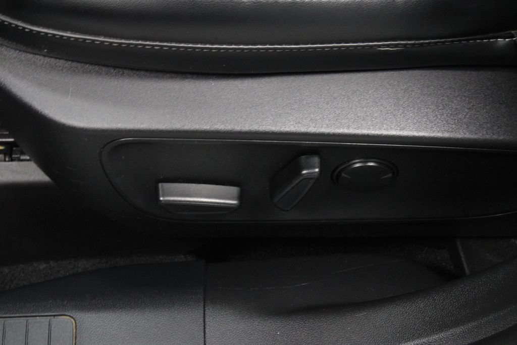 Certified 2024 Ford Escape Platinum AWD/4WD image 25