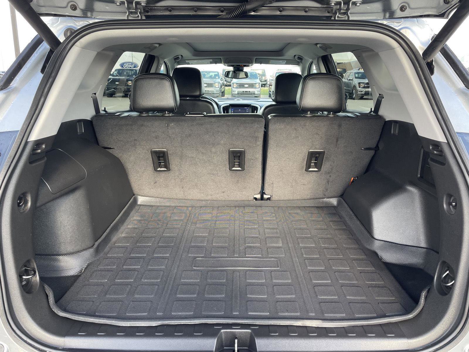 Used 2023 GMC Terrain SLT image 35