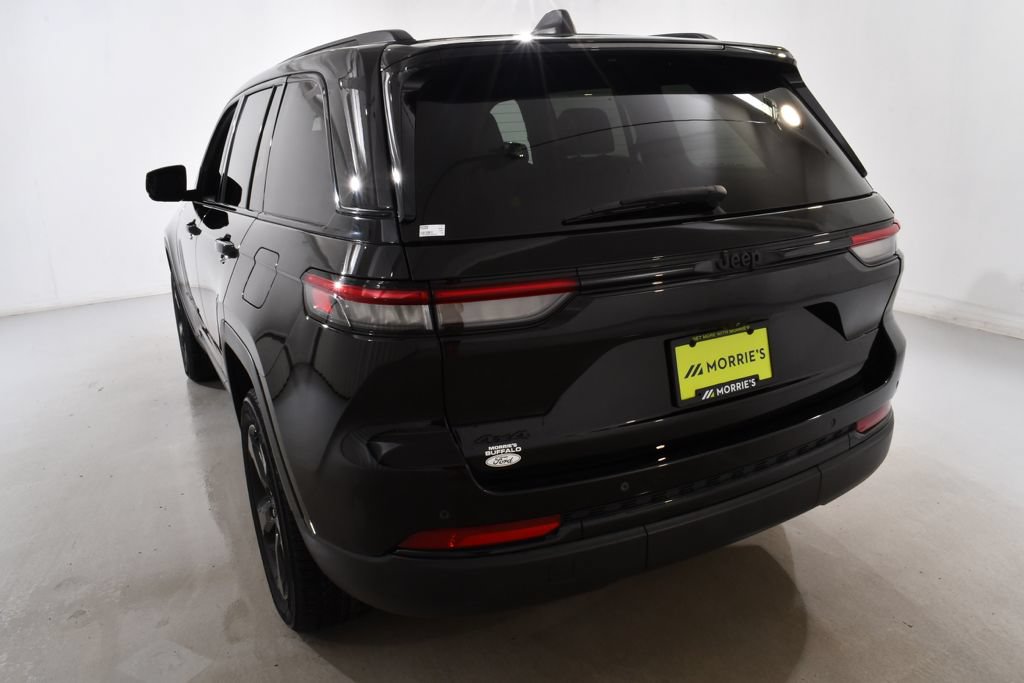 Used 2023 Jeep Grand Cherokee Altitude AWD/4WD image 14