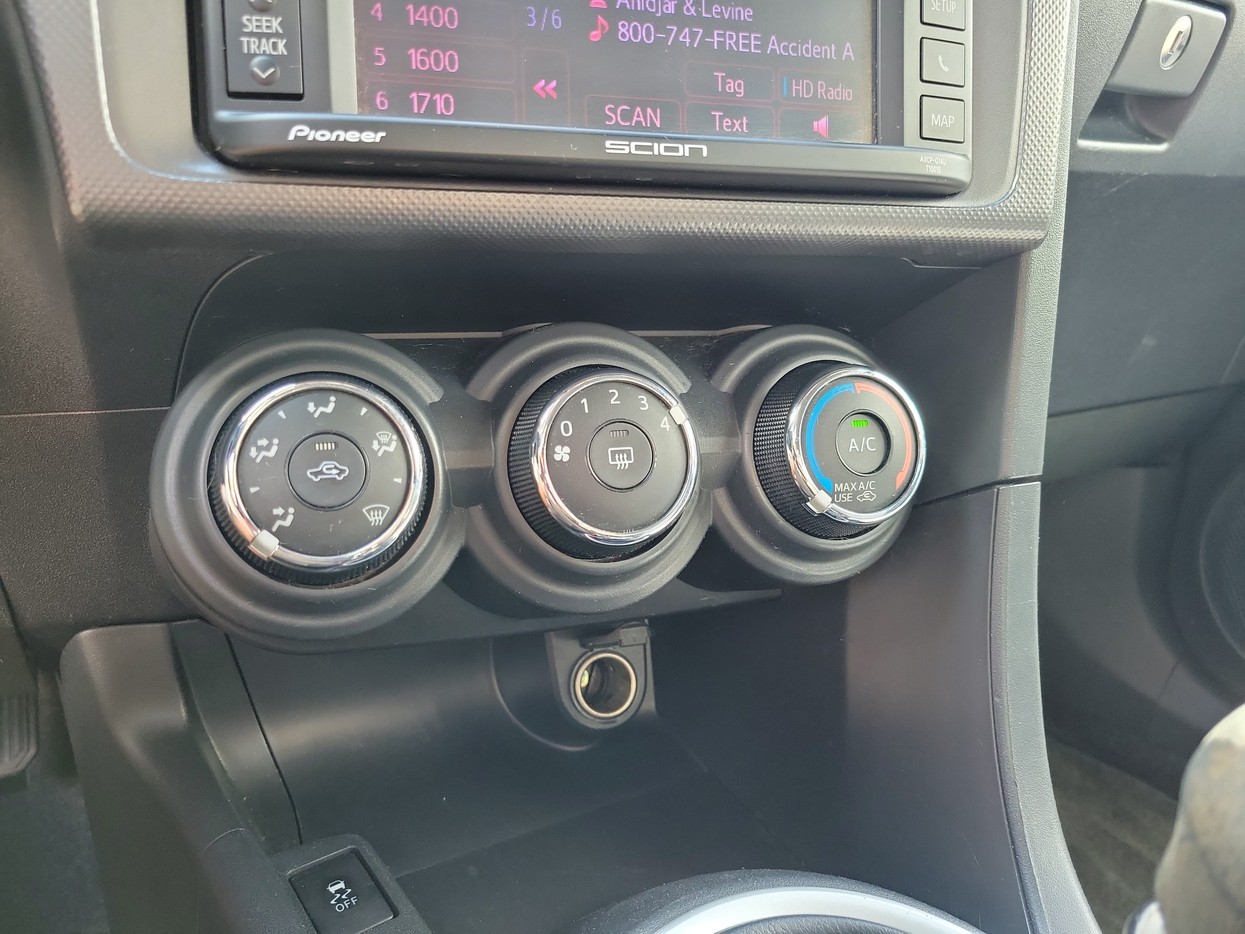 Used 2015 Scion tC FWD image 21