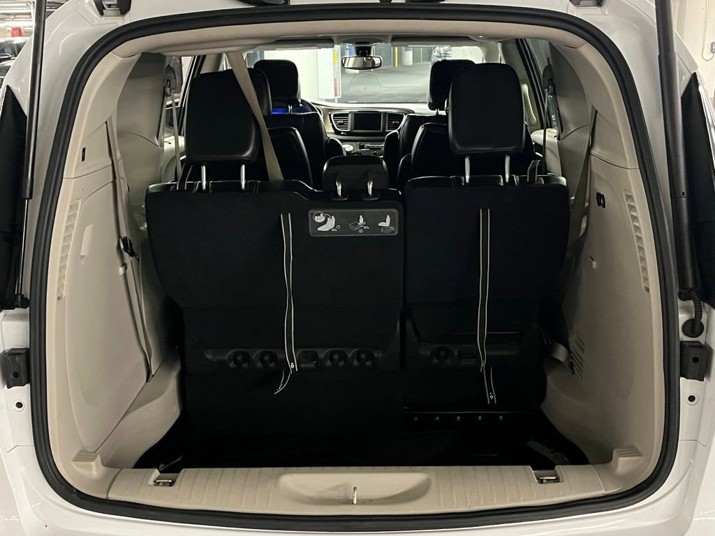 Used 2021 Chrysler Voyager Lxi image 32