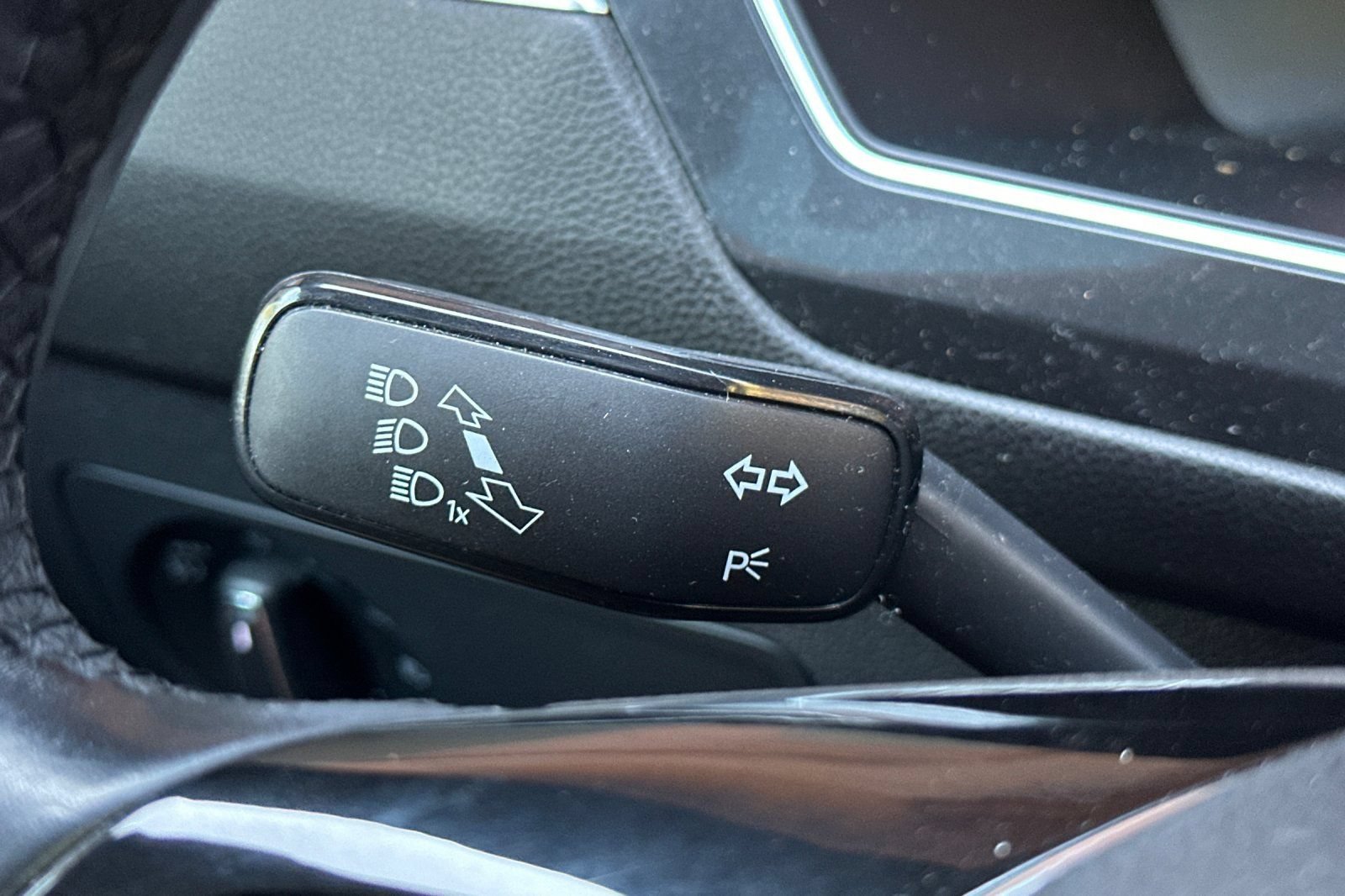 Used 2019 Volkswagen Tiguan SEL w/ 3rd Row Seat Package AWD/4WD image 34