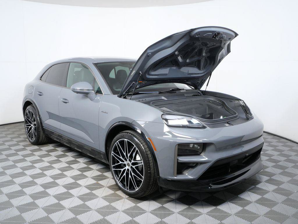 New 2026 Porsche Macan Turbo Electric AWD/4WD image 31