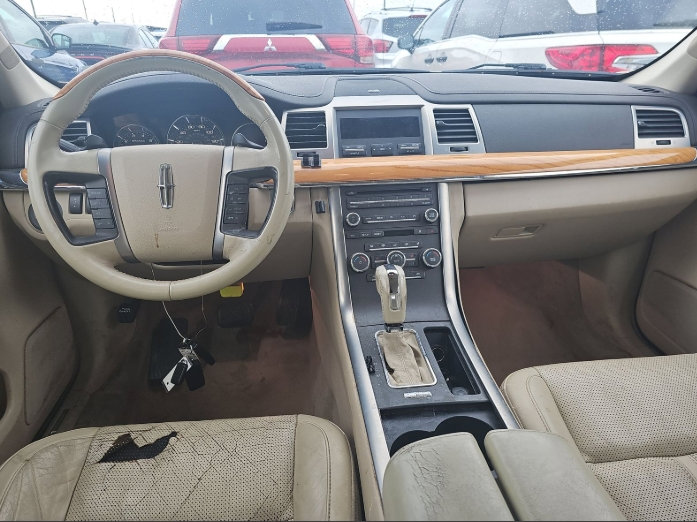 Used 2010 Lincoln MKS image 11