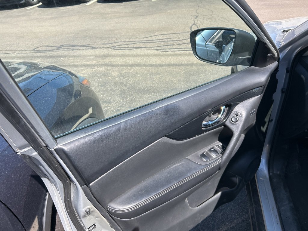 Used 2019 Nissan Rogue SL w/ Premium Package AWD/4WD image 14