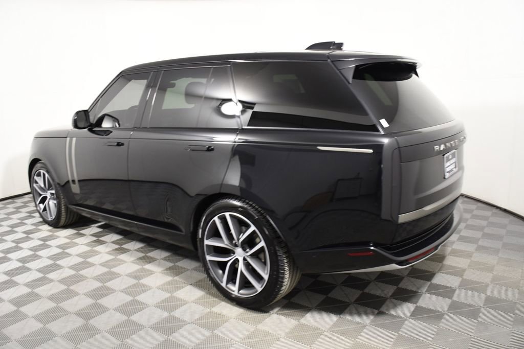 Certified 2025 Land Rover Range Rover SE image 3