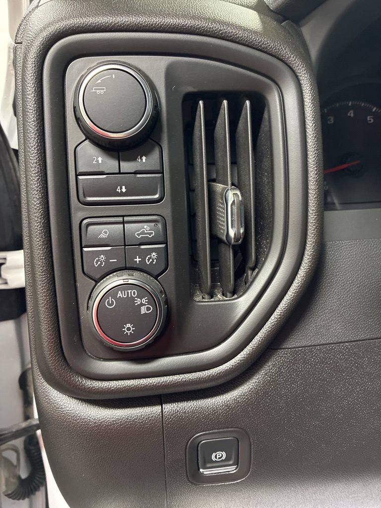 Used 2025 Chevrolet Silverado 2500 Custom w/ Custom Value Package image 14