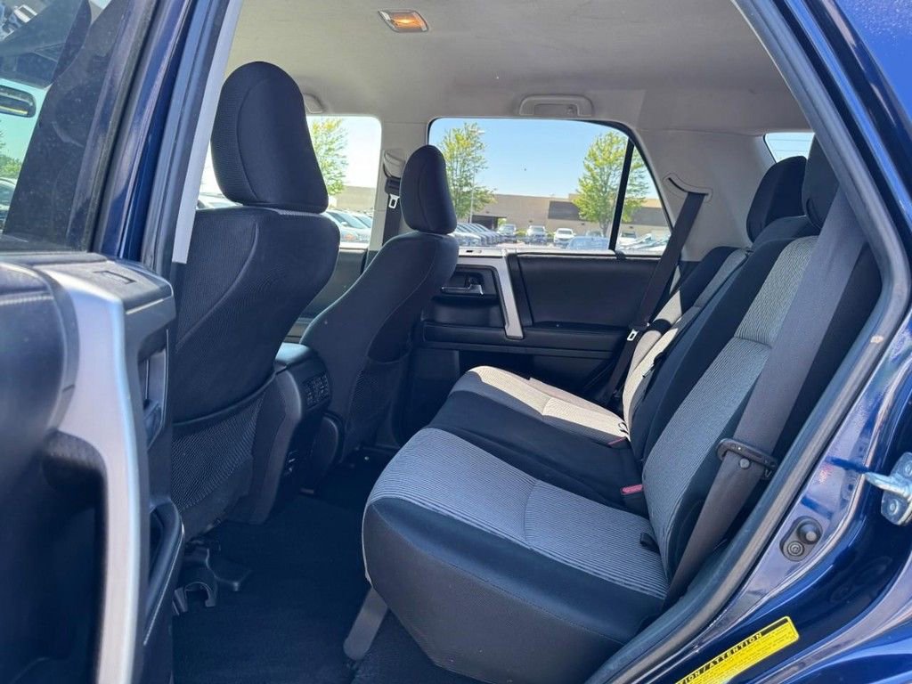 Used 2016 Toyota 4Runner SR5 AWD/4WD image 10