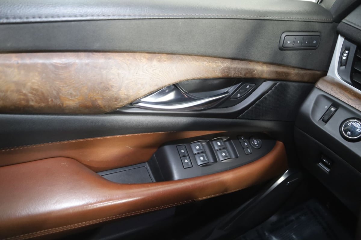 Used 2019 Cadillac Escalade ESV Premium Luxury AWD/4WD image 30