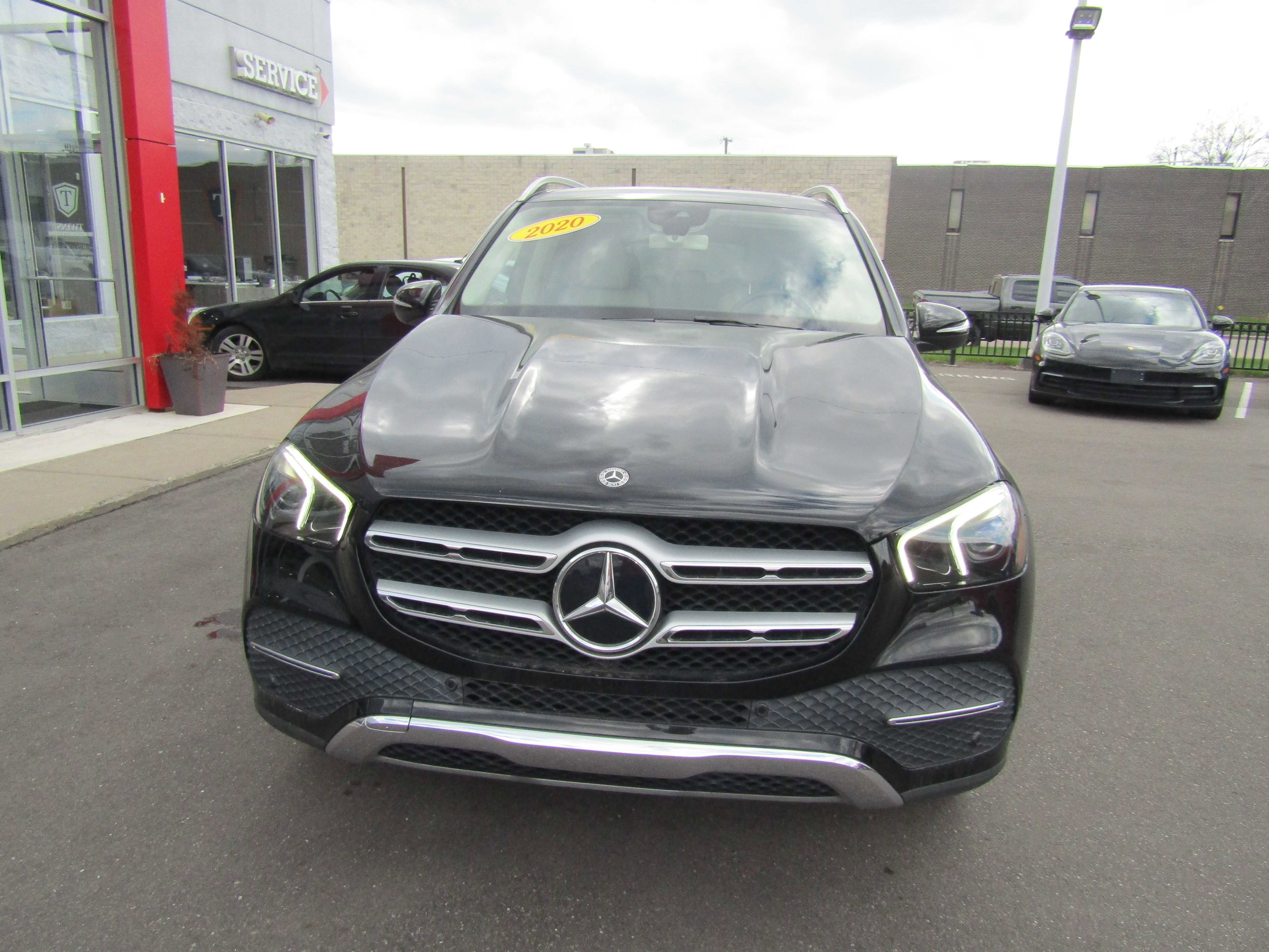 Used 2020 Mercedes-Benz GLE 350 4MATIC w/ 3rd Row Seat Package image 3