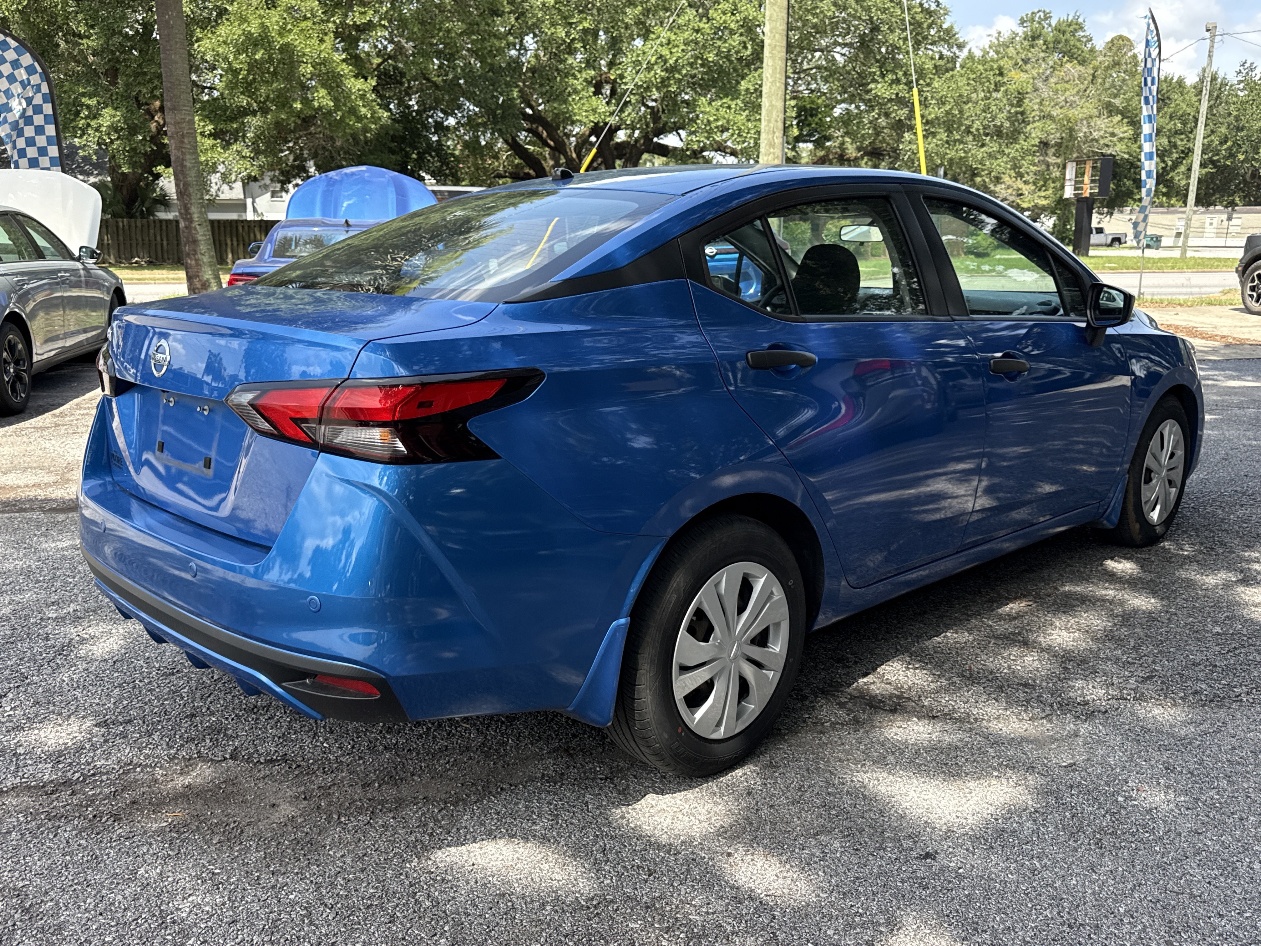 Used 2021 Nissan Versa S FWD image 5