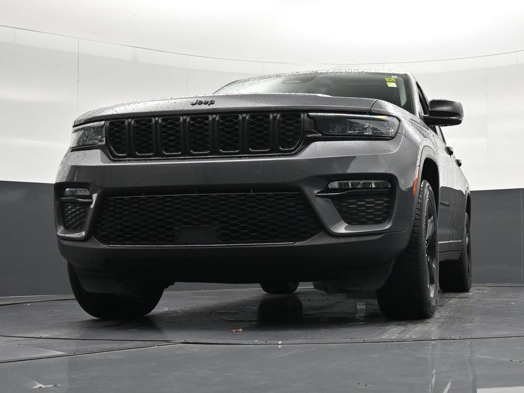 Used 2024 Jeep Grand Cherokee Limited w/ Black Appearance Package AWD/4WD image 36