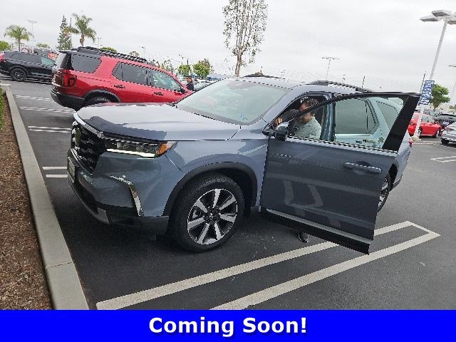 Used 2024 Honda Pilot Touring image 3