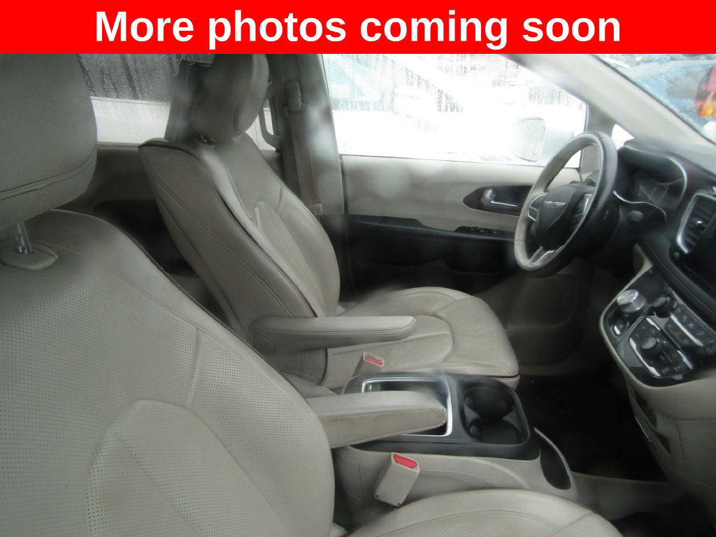 Used 2019 Chrysler Pacifica Limited w/ Tire & Wheel Group FWD image 11
