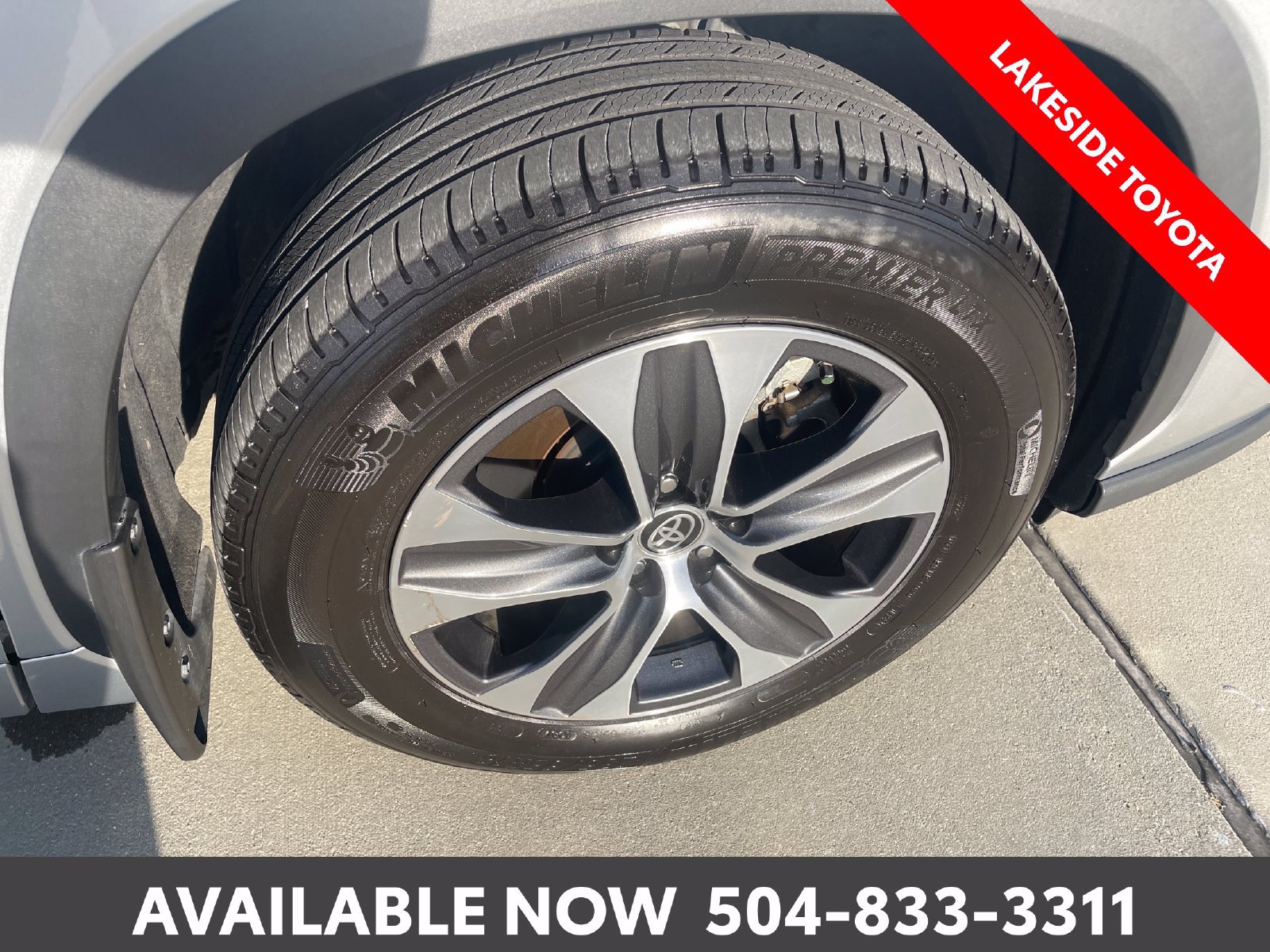 Used 2024 Toyota Highlander XLE FWD image 10