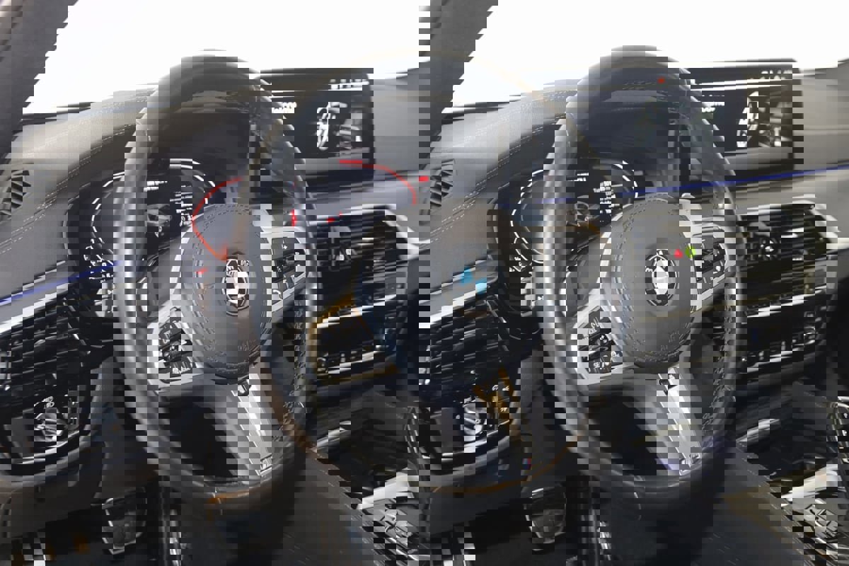 Used 2023 BMW M550i xDrive w/ Executive Package image 6