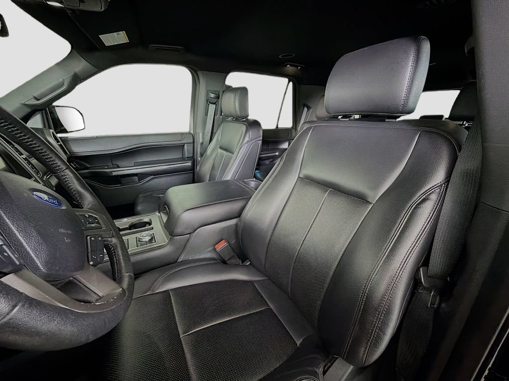 Used 2019 Ford Expedition XLT w/ Equipment Group 202A AWD/4WD image 13