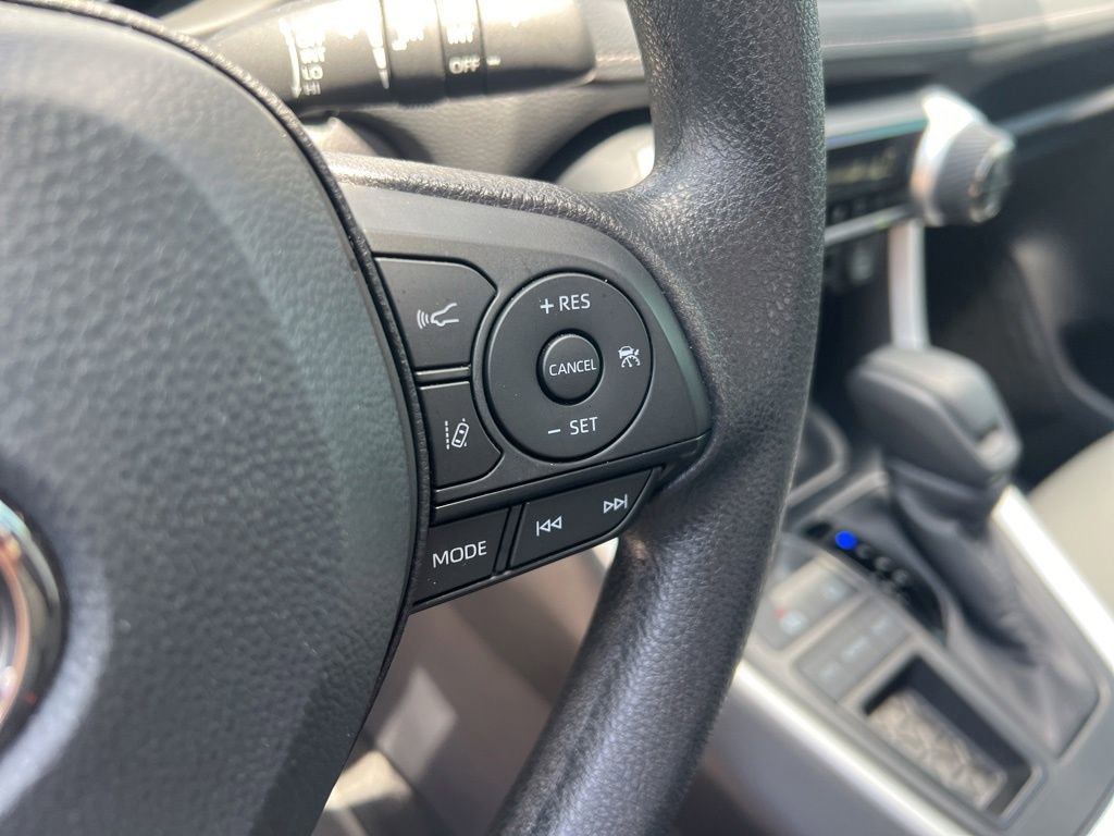 Used 2025 Toyota RAV4 XLE FWD image 46