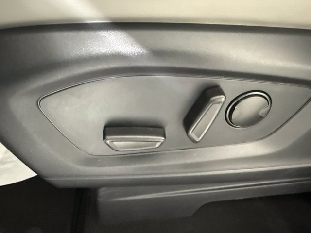 Used 2026 Ford Explorer Active w/ Active Comfort Package RWD image 18