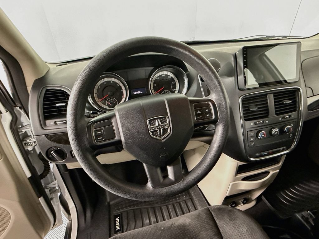 Used 2014 Dodge Grand Caravan American Value Package FWD image 12