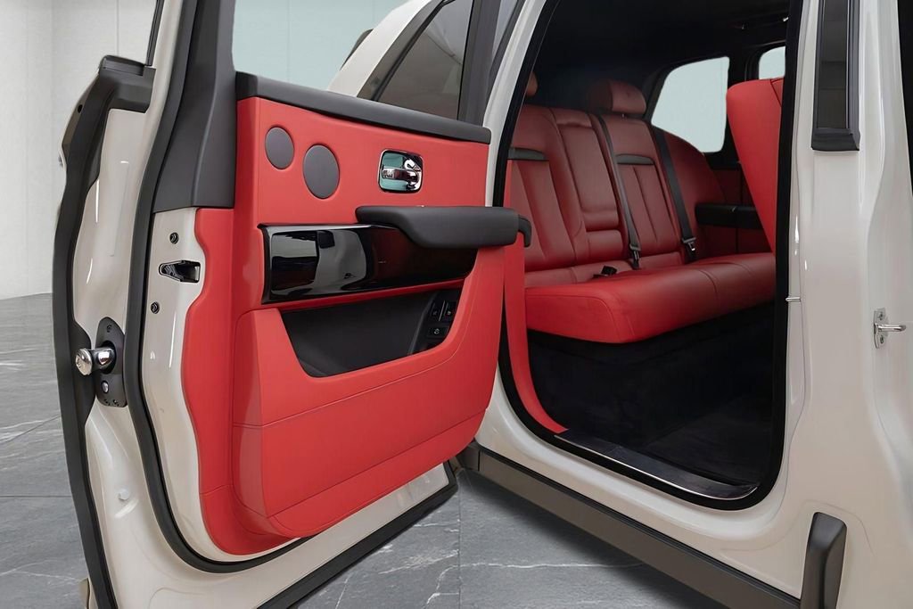 Used 2023 Rolls-Royce Cullinan image 30