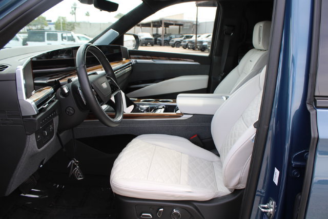 Used 2025 Cadillac Escalade Sport Platinum AWD/4WD image 38