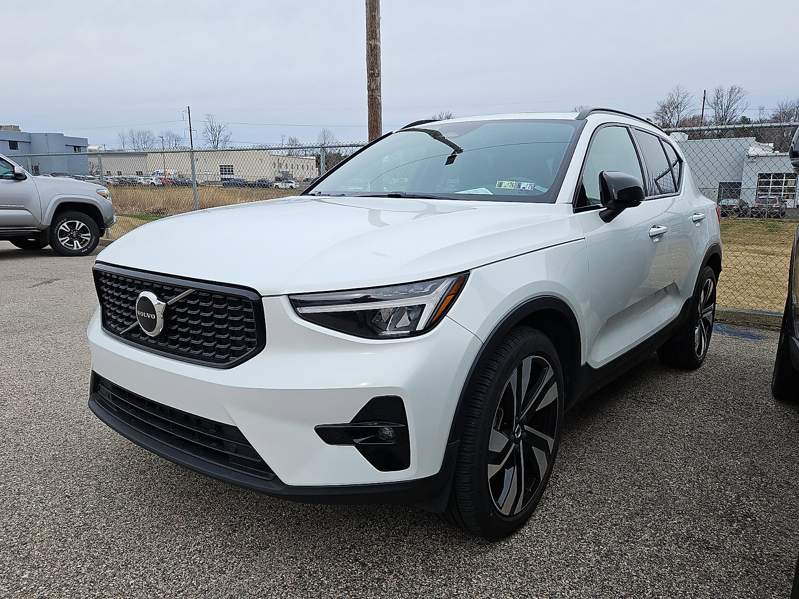 Certified 2023 Volvo XC40 B5 Plus w/ Protection Package Premier image 3